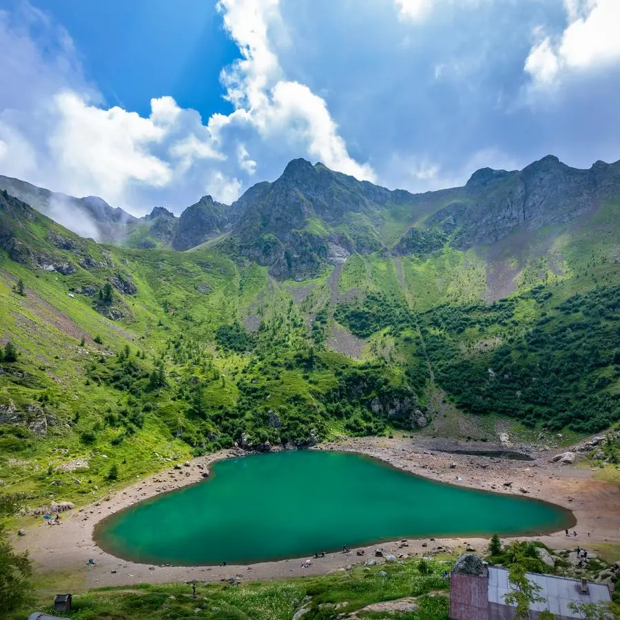 Il lago di Erdemolo in Trentino (2.000 metri di quota) in cima alla Valle dei Mòcheni, nel cuore della catena del Lagorai.
