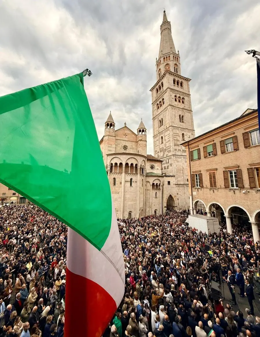 La manifestazione in piazza Grande a Modena del 17 maggio