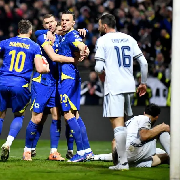 I giocatori della Bosnia festeggiano il gol con l'Italia durante lo spareggio per i Mondiali 2026 il 31 marzo scorso (Ansa/Epa).