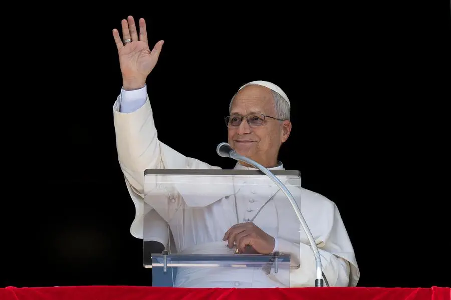 Papa Leone saluta i fedeli al termine dell\\'Angelus@Vatican Media , ANSA