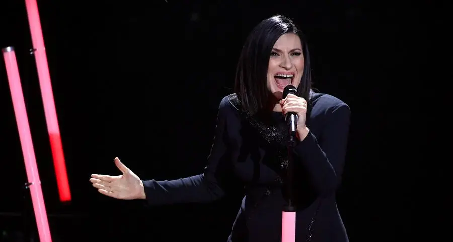 Laura Pausini vestita da Madonna? L’esibizione in Spagna scatena polemiche