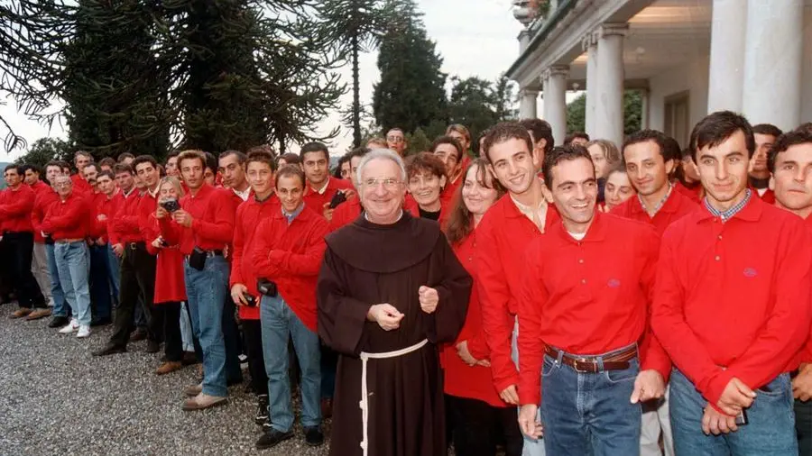 Addio a padre Eligio, il frate fuori dagli schemi che fondò Telefono Amico e Mondo X