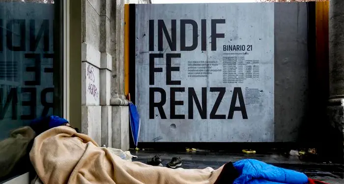 Gli sgomberi della polizia prima dell’intervento sociale: Opera Cardinal Ferrari non ci sta