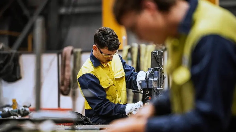 Il lavoro cresce, le culle no: cosa ci racconta davvero la foto dell’Italia scattata dall’Inps