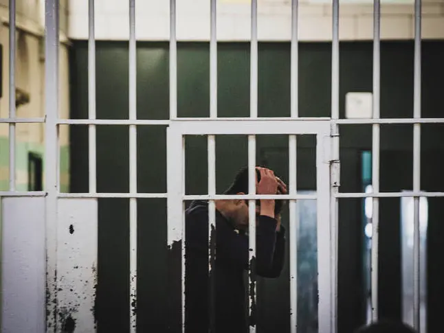 La strage silenziosa nelle celle \"lisce\" dei malati mentali, lasciati senza cura dallo Stato