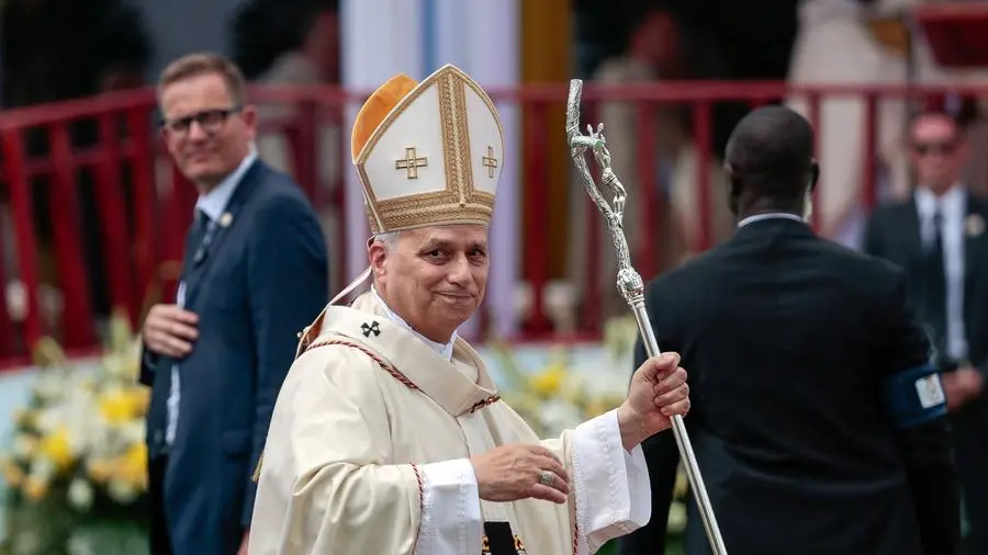 Papa Leone in Camerun: «Il cibo non basta perché c’è chi se ne ingozza davanti a chi ne è privo»