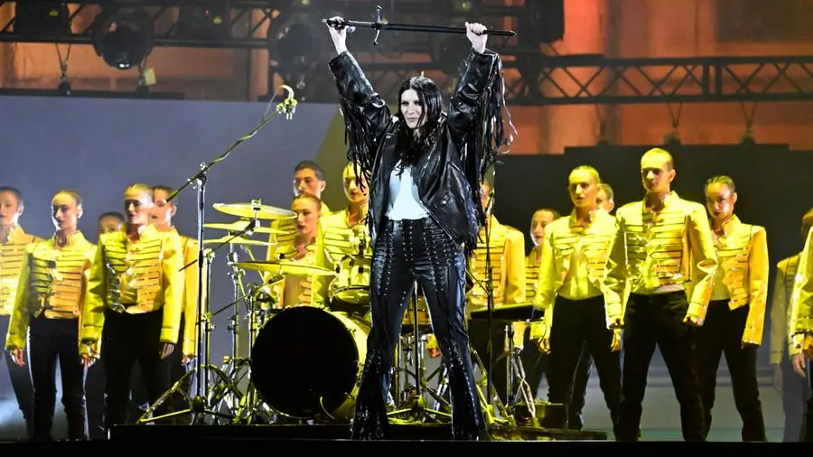 «Troppo odio, mi sono spaventata»: Laura Pausini abbandona i social