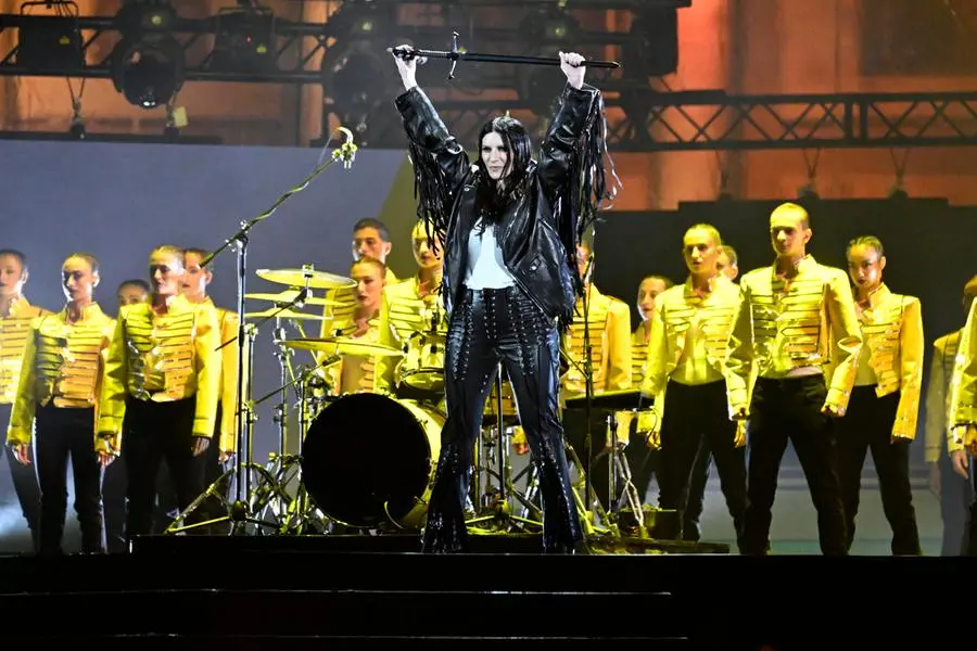 Laura Pausini durante la finale di X Factor in piazza del Plebiscito a Napoli il 4 dicembre scorso , ANSA