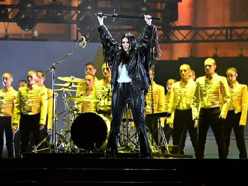 «Troppo odio, mi sono spaventata»: Laura Pausini abbandona i social