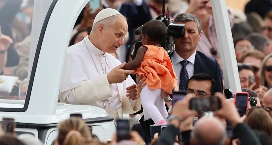 Il Papa prega sul luogo dell'attentato di 45 anni fa a Giovanni Paolo II: «Affidiamo a Maria il grido di pace di chi è afflitto dalla guerra»