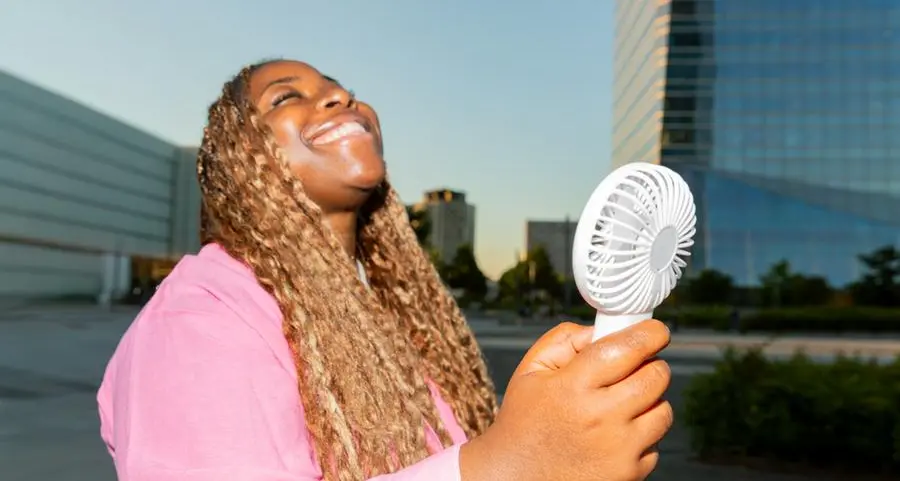 Con 36 gradi a maggio, città allagate, siccità al Sud, il ventilatore dei nonni torna a girare