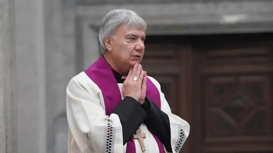 «Quanto sangue vi basta?». Il cardinale Battaglia sfida i mercanti di morte: «Convertitevi voi che chiamate pace la paura»