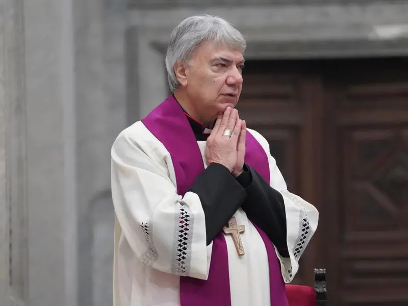 «Quanto sangue vi basta?». Il cardinale Battaglia sfida i mercanti di morte: «Convertitevi voi che chiamate pace la paura»