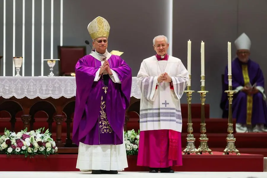 Il Papa durante la celebrazione della Messa a Istanbul , REUTERS