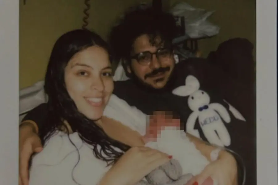 Una foto postata sui social da Patrick Zaki per annunicare la nasciat del suo primo figlio, a quattro anni esatti dalla sua liberazione dal carcere in Egitto, 10 dicembre 2025 Instagram / patrickzaki +++ ATTENZIONE: L'ANSA NON POSSIEDE I DIRITTI DI QUESTA FOTO CHE NON PUO' ESSERE PUBBLICATA SENZA L'AUTORIZZAZIONE DELLA FONTE DI ORIGINE CUI SI RINVIA +++ NPK +++