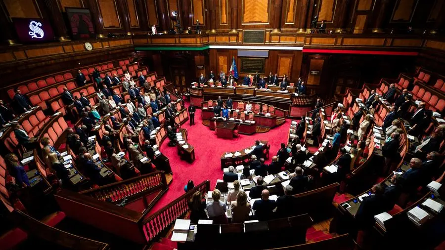 Fine vita, il Senato riapre il dossier ma è scontro sul disegno di legge tra maggioranza e opposizioni