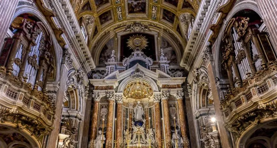Padre Patriciello racconta il valore nascosto dei confessionali: «Le chiese salvano dalla solitudine»