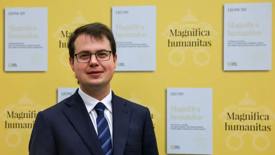 Chi è Christopher Olah di Anthropic, il ricercatore di IA intervenuto alla presentazione dell’Enciclica del Papa