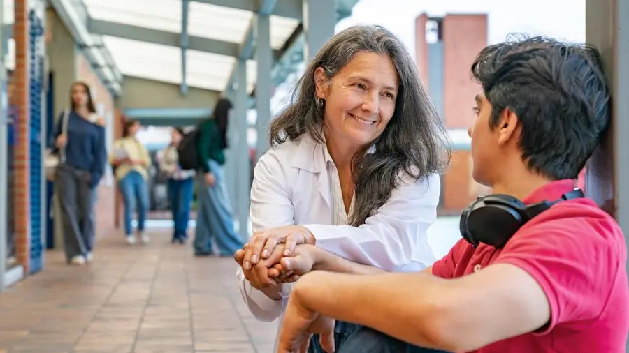 «È giusto voler bene a un alunno difficile e mettere l’ascolto davanti a lezioni, voti e compiti?»