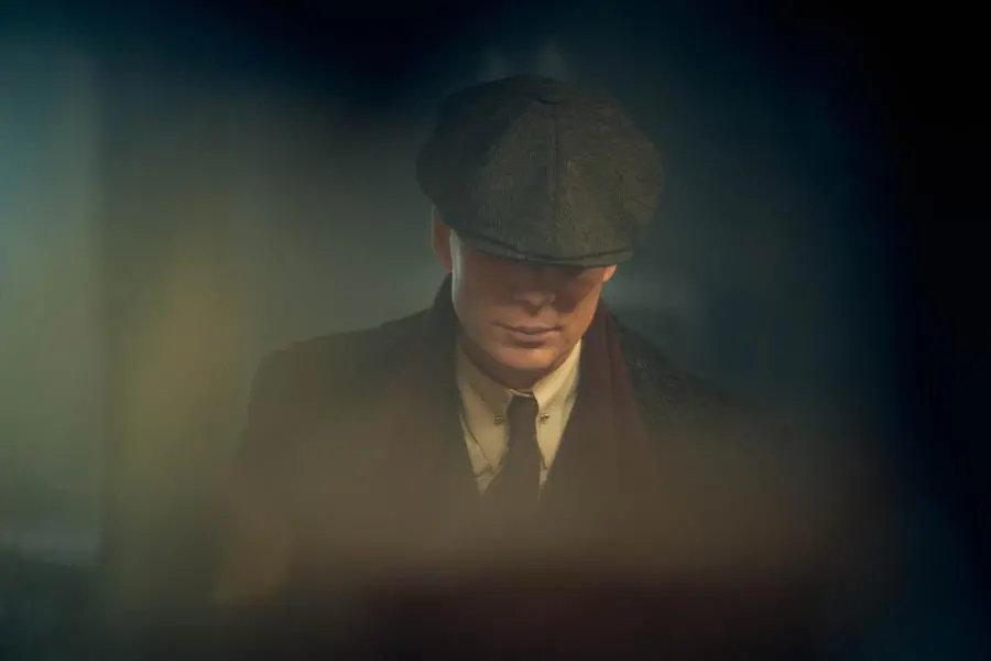 Cillian Murphy nei panni di Tommy Shelby. ROBERT VIGLASKY PHOTOGRAPHY