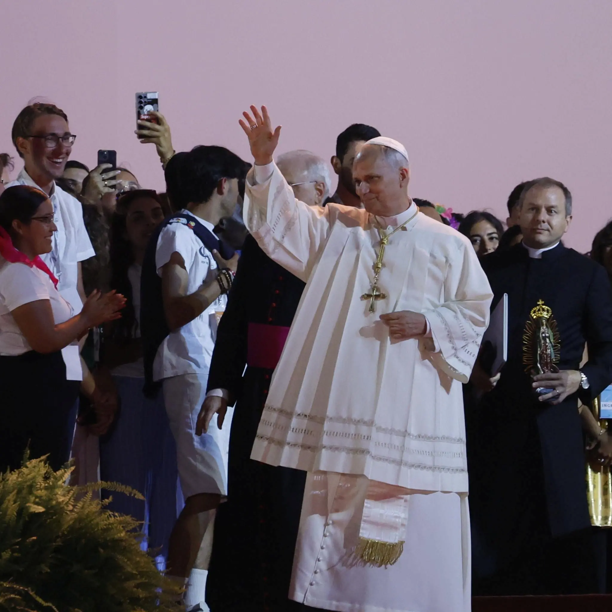 ore 21 - Diretta streaming, il Papa presiede la Veglia di preghiera con i giovani a Parigi