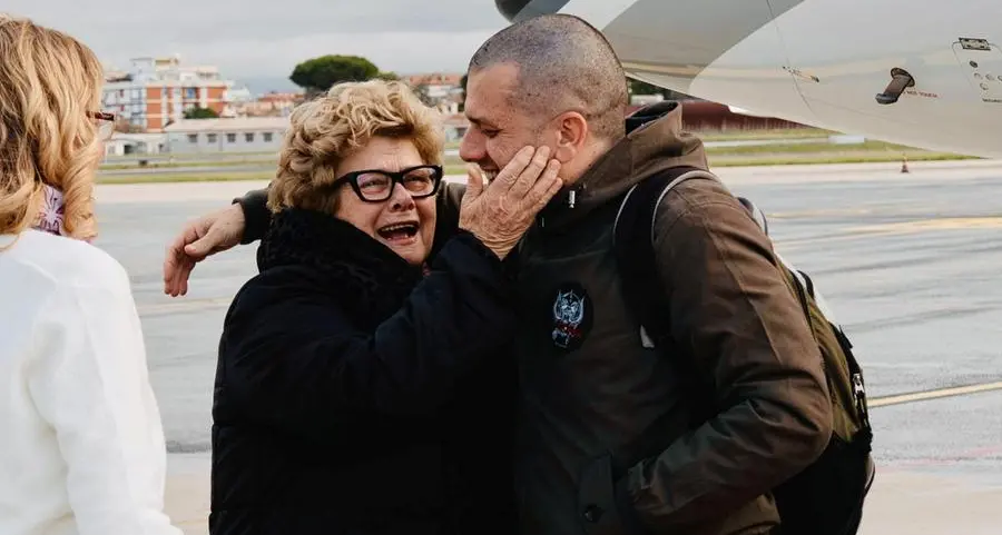 Trentini libero, il parroco: «Un anno di preghiere esaudite». L’abbraccio con la madre a Ciampino