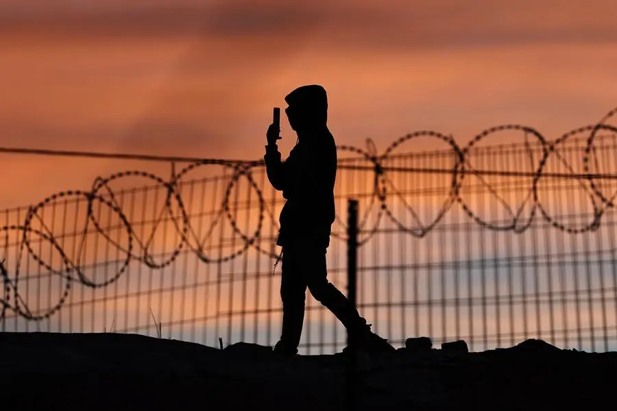 Un colono israeliano \"pattuglia\" Taybeh da un avamposto sul villaggio, in Cisgiordania di Taybeh EPA/ATEF SAFADI , EPA