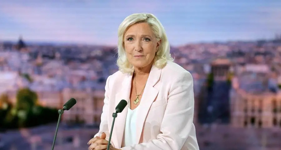 Marine Le Pen si candida all’Eliseo 2027 dopo la condanna: niente braccialetto con il ricorso