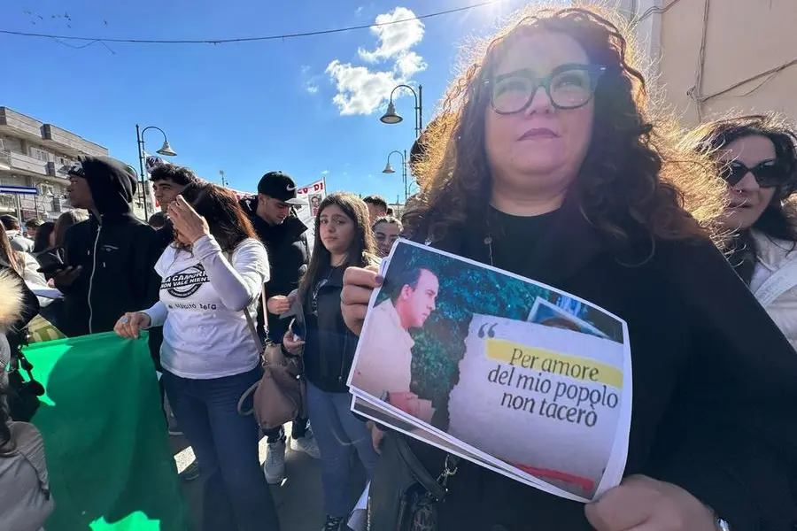 Il presidente dell'associazione Libera don Luigi Ciotti nel giorno del ricordo di don Peppe Diana insieme a la colorata e chiassosa marcia degli studenti per il trentennale dell'uccisione di don Peppe Diana a Casal di Principe (Caserta), 19 marzo 2024. ANSA/ CESARE ABBATE