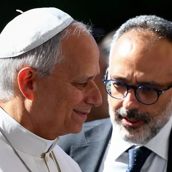 Il Papa: «Cari fratelli, pregate per me». Decorso buono, Leone già in piedi