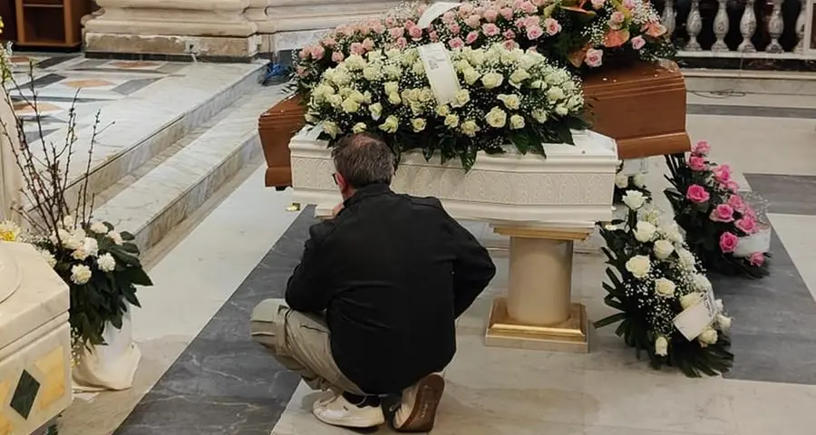 Monsignor Maniago: «Queste tre bare ci chiedono di non essere indifferenti»