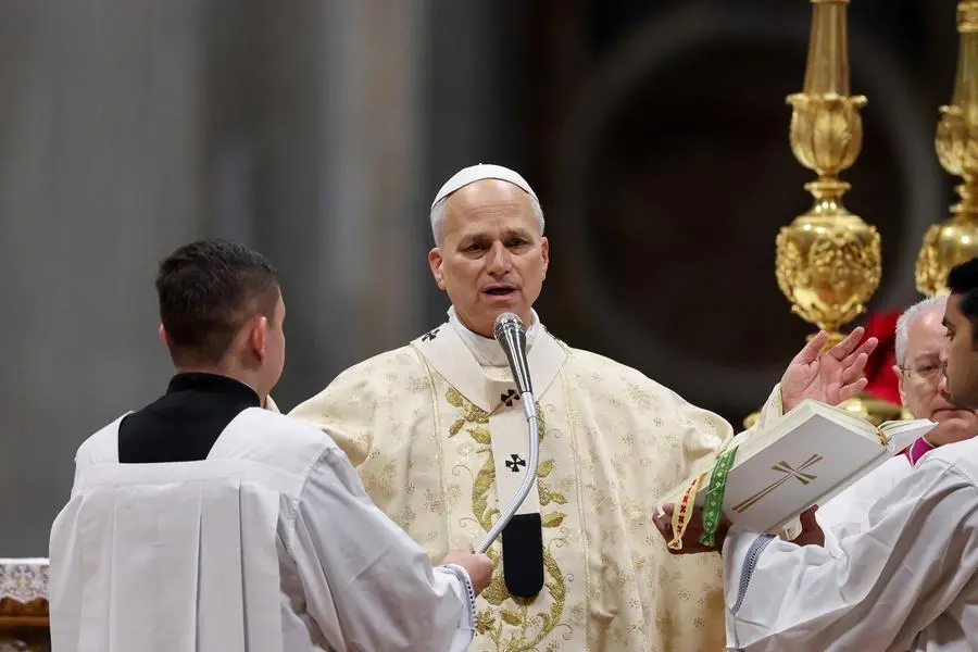 Pope Leo XIV celebrates Christmas Holy Mass in St. Peter\\'s Basilica at the Vatican, December 25, 2025. REUTERS/Yara Nardi , REUTERS