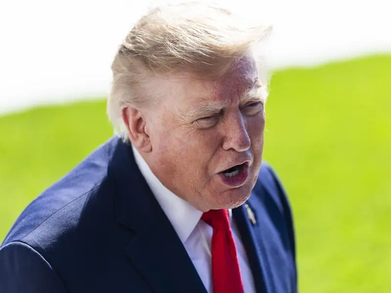 Trump rompe il silenzio sul Papa ma finisce per parlare di sé. E gli auguri diventano uno “spot” Maga