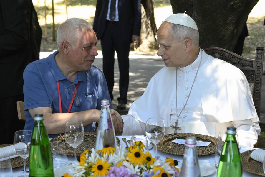 The Pope’s table with the latest: “We are hungry for a Church that welcomes everyone and where no one is the enemy” The Pope’s table with the latest: “We are hungry for a Church that welcomes everyone and where no one is the enemy”