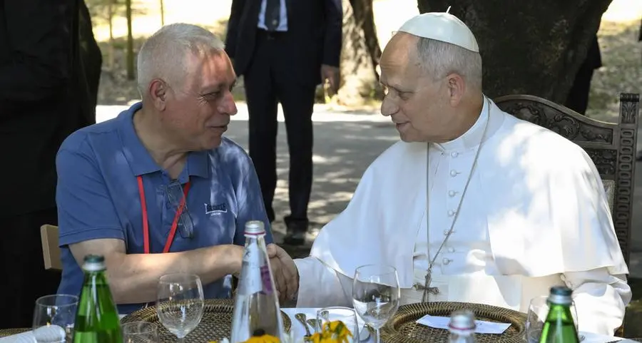 La tavola del Papa con gli ultimi: «Abbiamo fame di un Chiesa che accoglie tutti e dove nessuno è nemico»