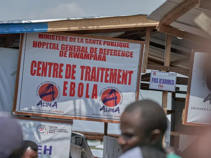 Ebola in Congo: i bambini muoiono due volte, di virus e di silenzio