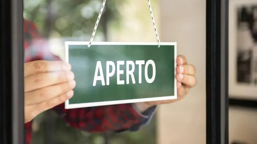 La posizione degli imprenditori: «Paghe più alte, ma no alle chiusure imposte per legge»