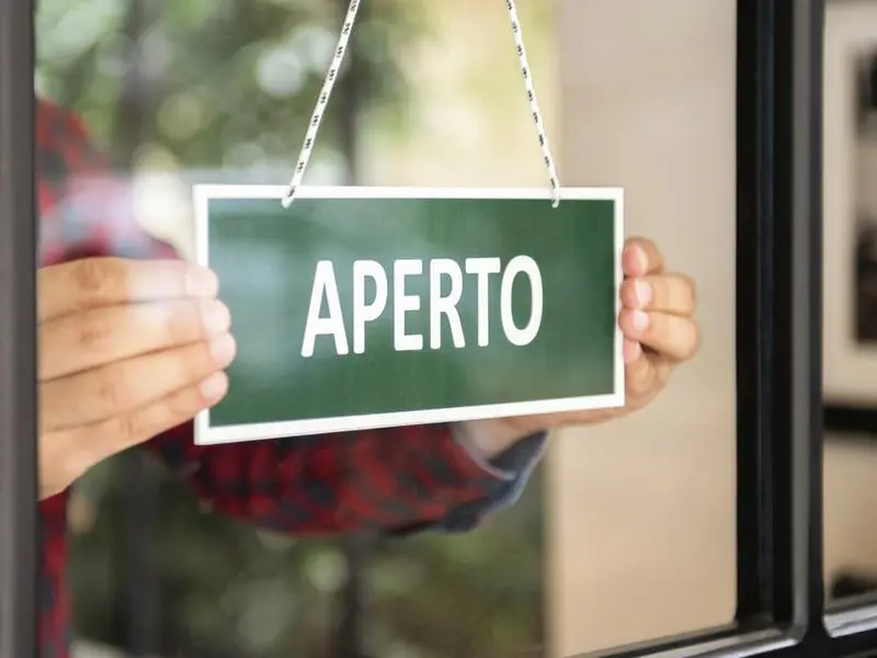 La posizione degli imprenditori: «Paghe più alte, ma no alle chiusure imposte per legge»
