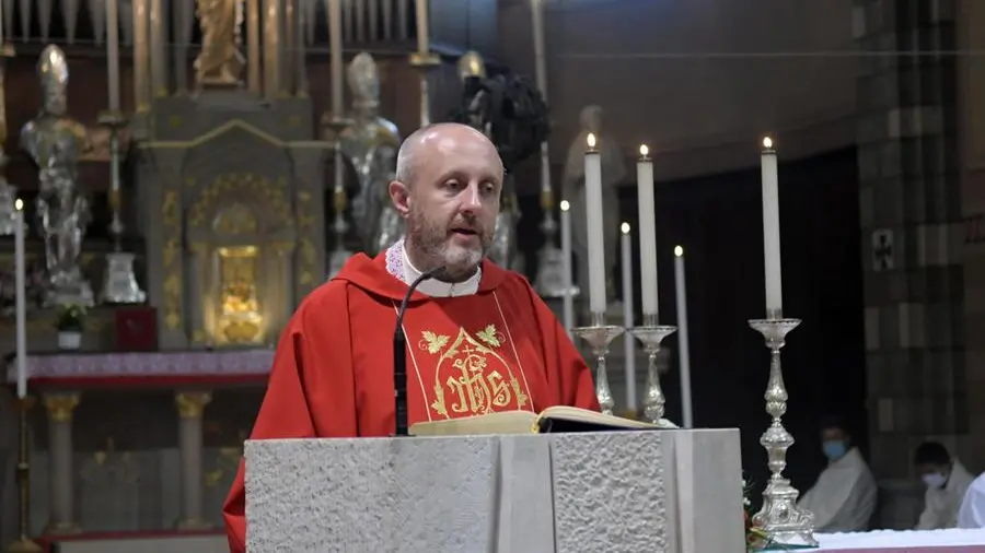 «Consegnate i coltelli in Chiesa», l’appello di don Matteo Galli, parroco di Agrate Brianza, ai giovani