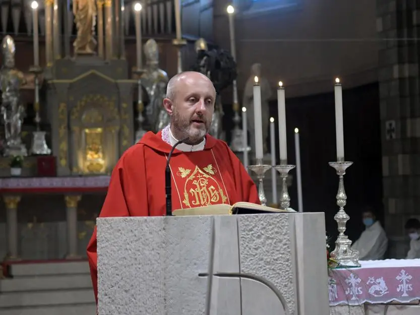 «Consegnate i coltelli in Chiesa», l’appello di don Matteo Galli, parroco di Agrate Brianza, ai giovani