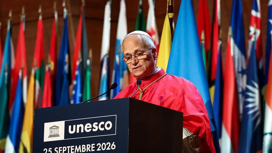 Il Papa in Francia: «La pace si costruisce cercando il senso dell’esistenza. Questo è ossigeno per il cervello»