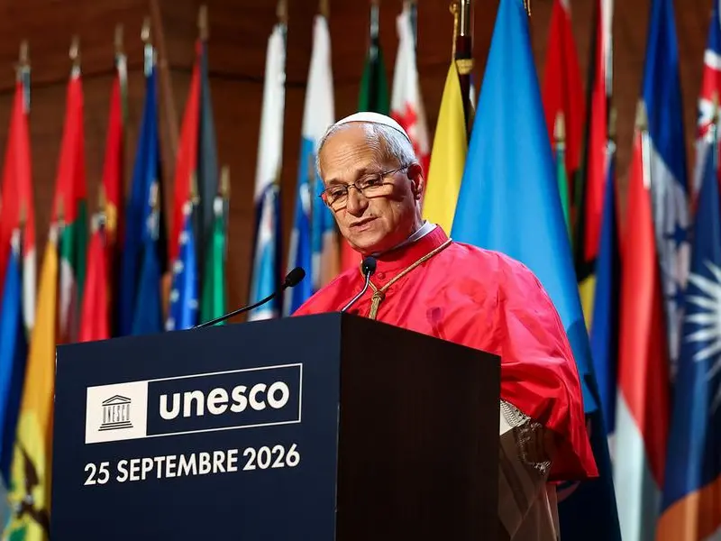Il Papa in Francia: «La pace si costruisce cercando il senso dell’esistenza. Questo è ossigeno per il cervello»