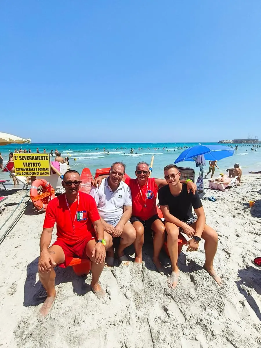 Da sinistra: Vito Belviso, Mauro Della Valle, presidente nazionale di Confimprese Demaniali, Loprino e Ismaele Barlafante, gestore del Lido