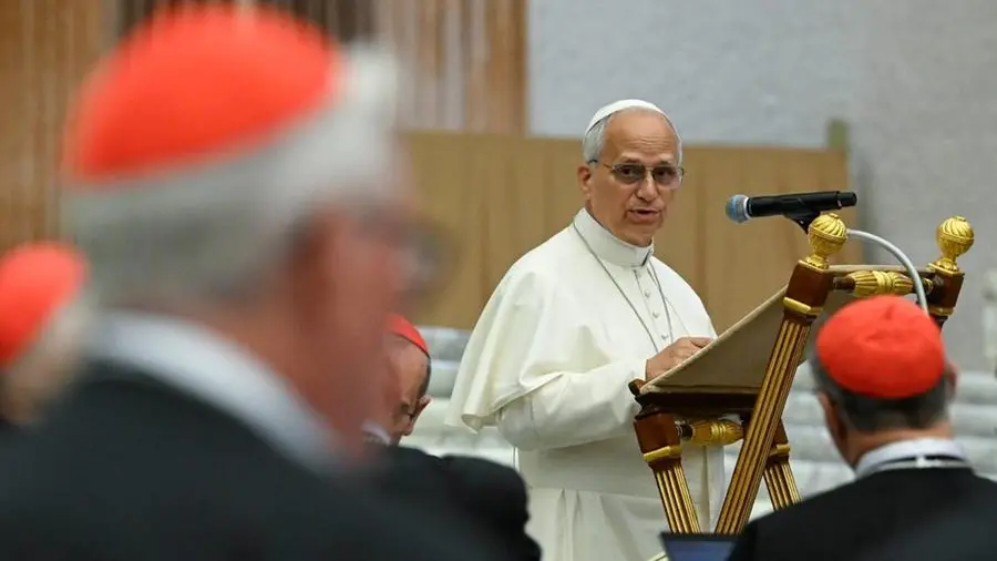 Il Papa ai cardinali: «Ho bisogno del vostro aiuto e lealtà». E sulla guerra: «Risolviamo i conflitti da umani e non da bestie»