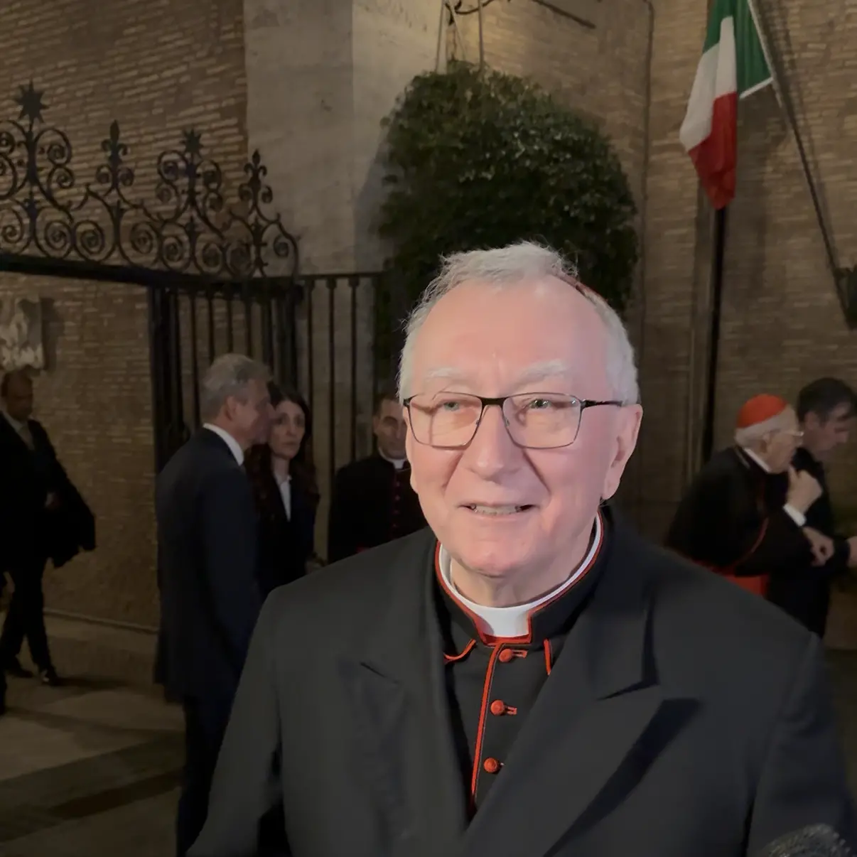 Il cardinale Parolin all'uscita di palazzo Borromeo parla del board of peace di Trump e dice: \"Il Vaticano non parteciperà, delle crisi deve occuparsi l'Onu\"