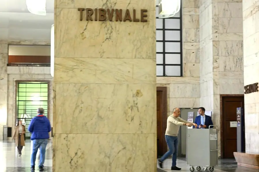 L\\'interno del Tribunale di Milano , ANSA