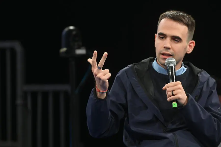 Don Mattia Ferrari è il cappellano di bordo di Mediterranea Saving Humans