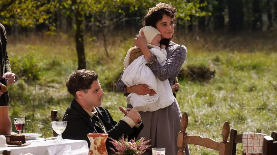 Chi è Linda Caridi, l’attrice che interpreta la protagonista nella fiction di Rai 1 “Prima di noi”