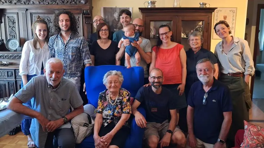 Auguri alla nostra lettrice Alma Coda Cap Borsotti di Domodossola che compie oggi 103 anni. Il  racconto del suo primo voto, quel 2 giugno 1946