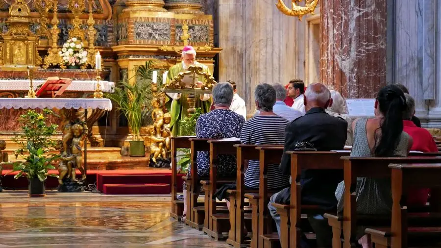Donne e laici alla guida delle parrocchie senza preti, la proposta della diocesi di Verona